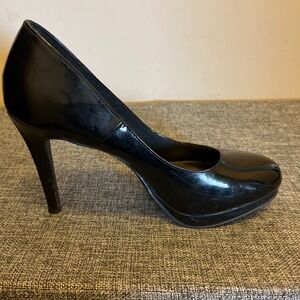 Black pumps